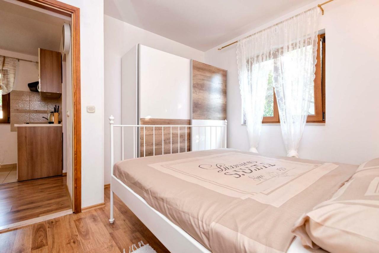 Apartmani Zlataric Стари Град Экстерьер фото